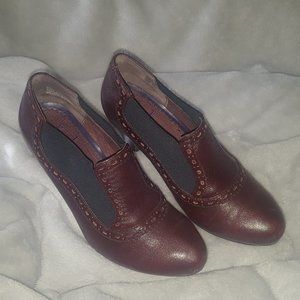 Clarks Burgundy Heels